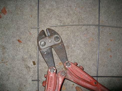 Tomato_cage_bolt_cutters