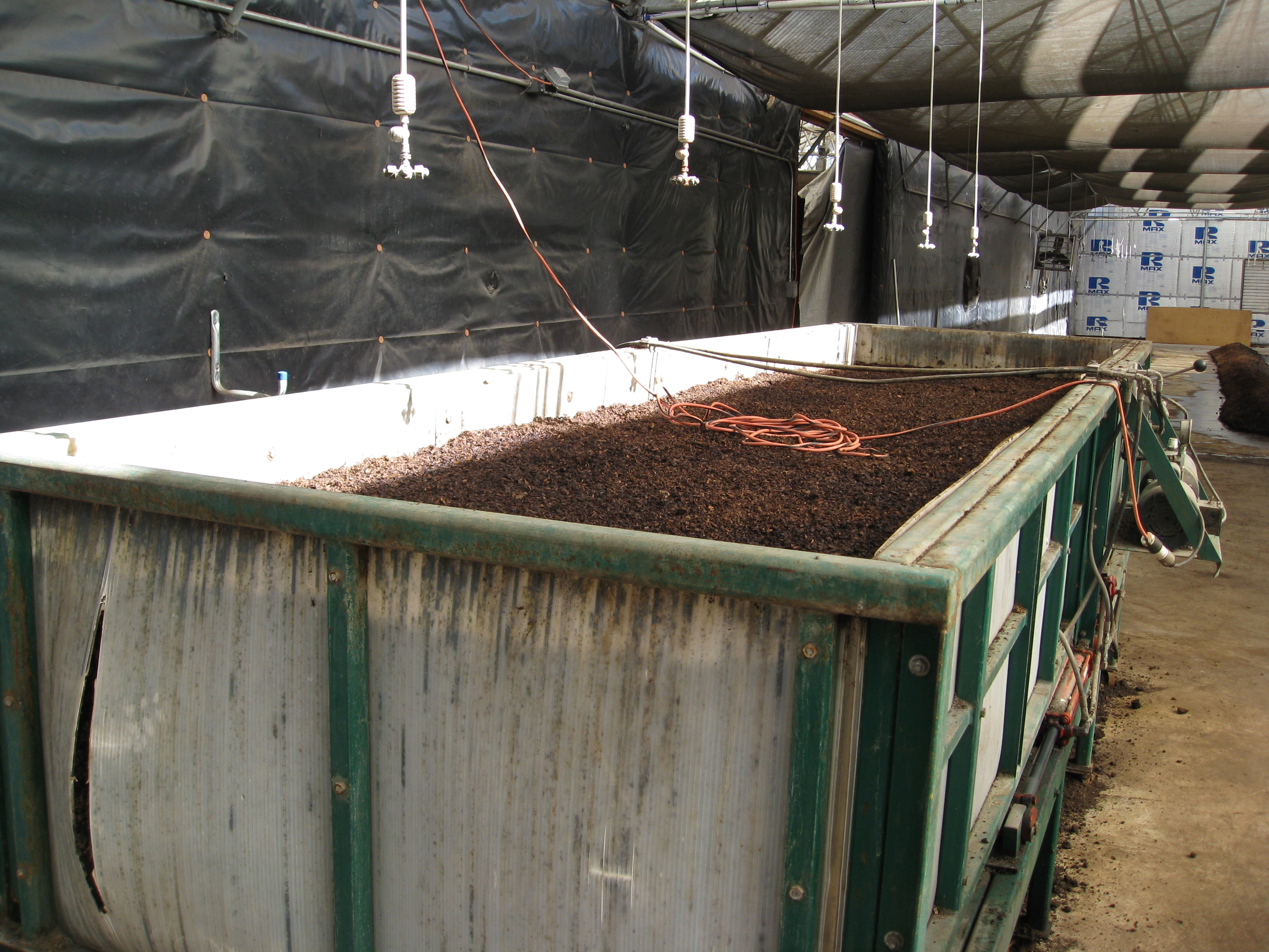 Bioreactor or "flow-through" trough makes harvesting and feeding easy.