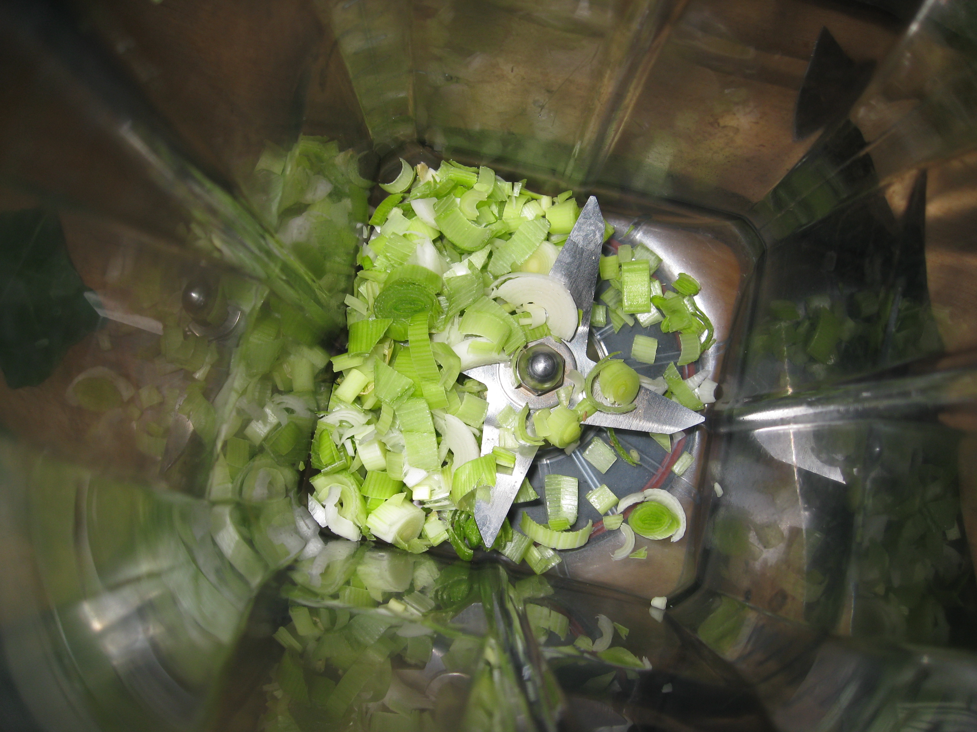 Green garlic in a blender