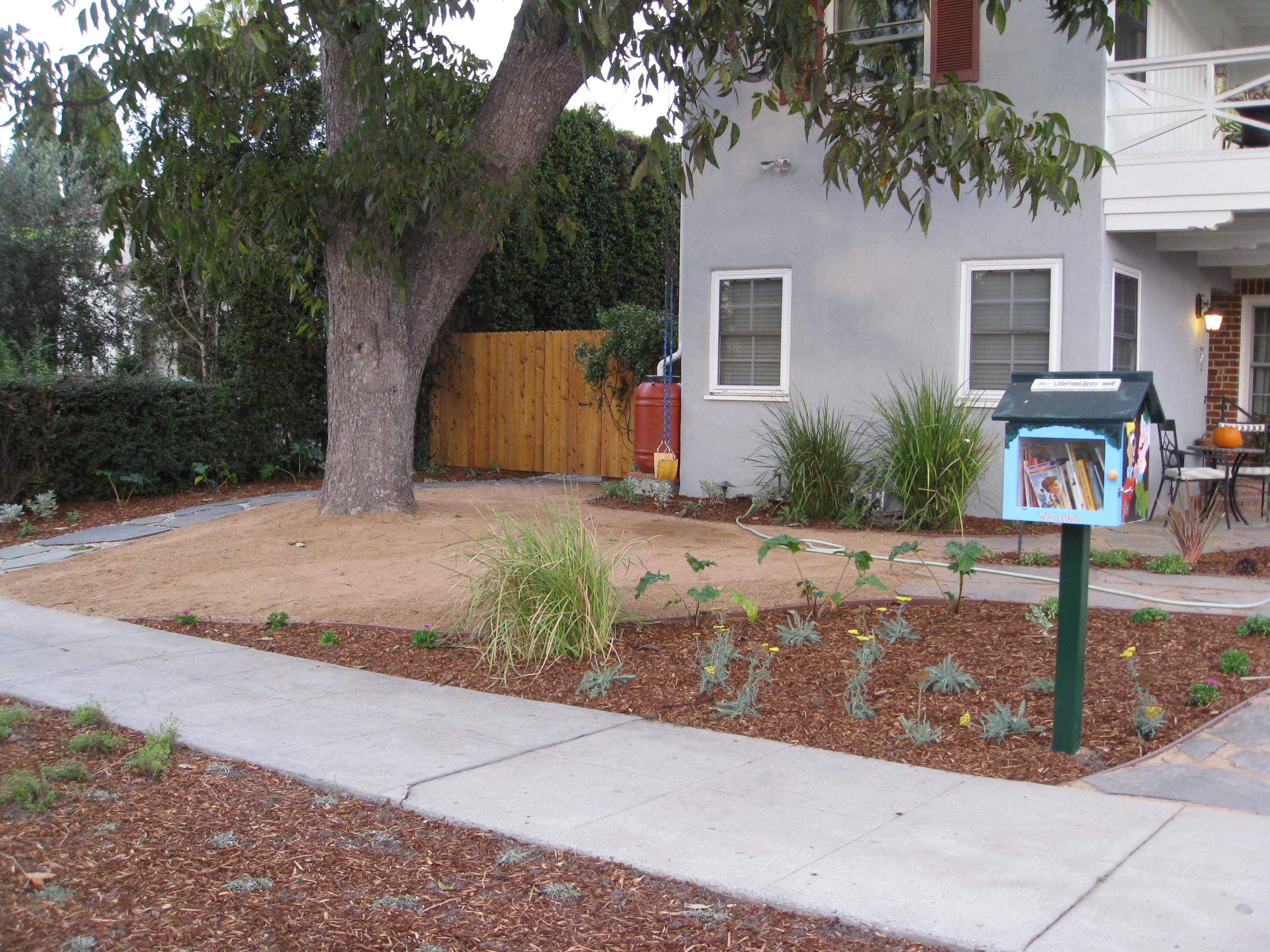 front yard decomposed granite landscape design