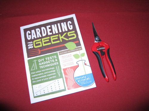 Read more about the article Giveaway: Corona Snips and Gardening for Geeks