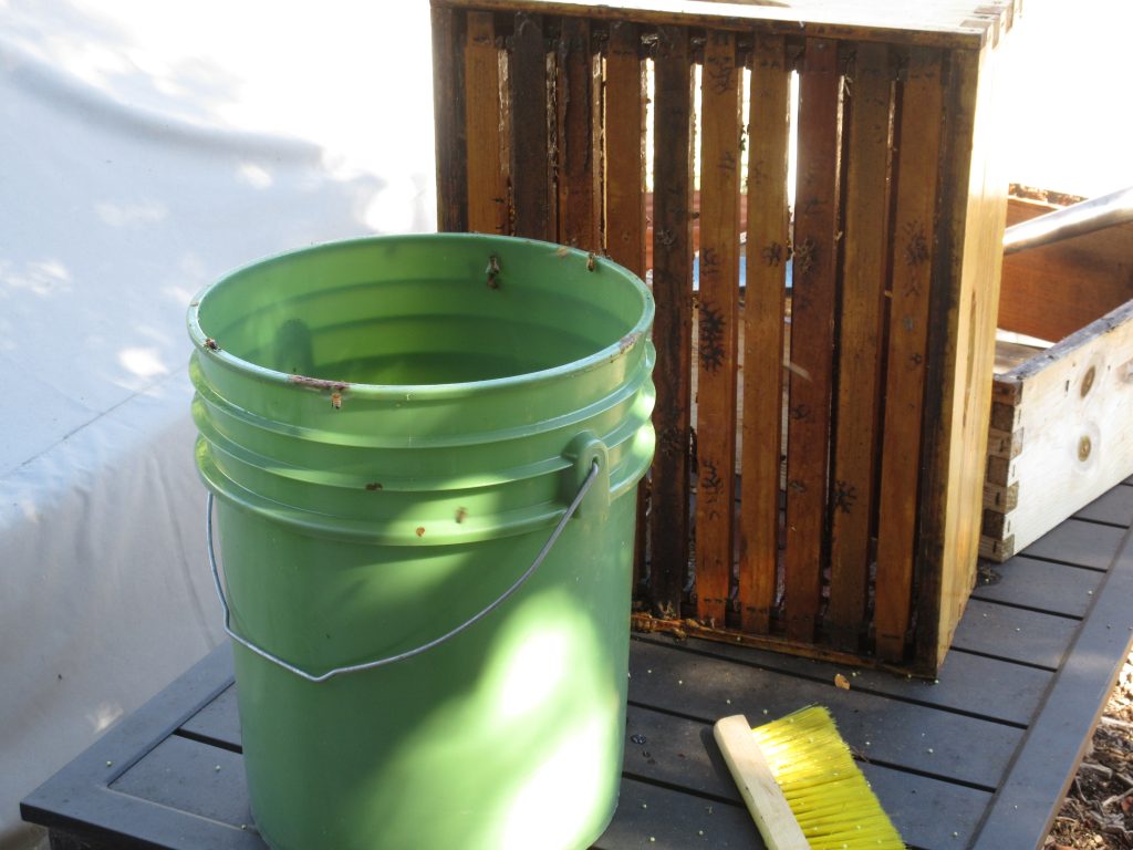 Bee harvesting equipement